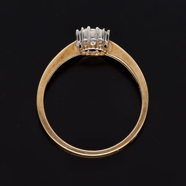 9ct Diamond Cluster Ring