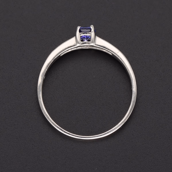 18ct White Gold Tanzanite & Diamond Ring