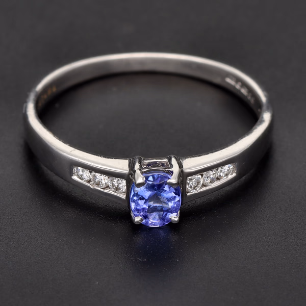 18ct White Gold Tanzanite & Diamond Ring
