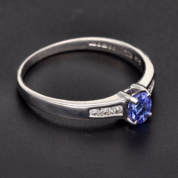18ct White Gold Tanzanite & Diamond Ring