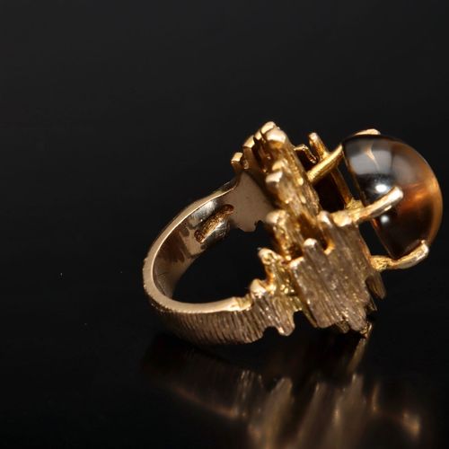 Heavy 9ct Gold Modernist Ring image-5