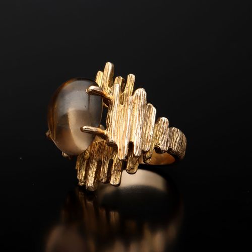 Heavy 9ct Gold Modernist Ring image-3