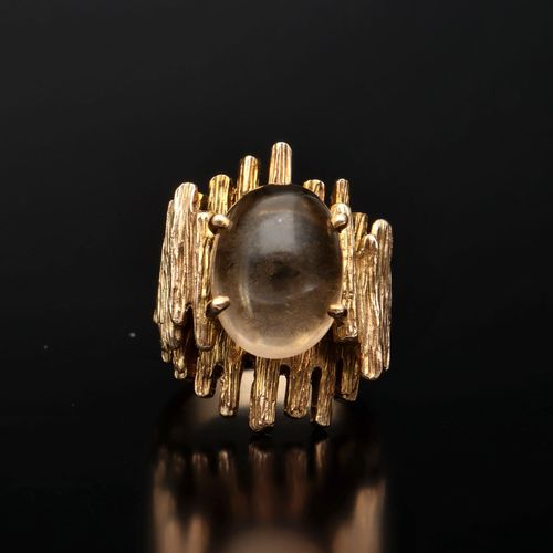 Heavy 9ct Gold Modernist Ring image-2