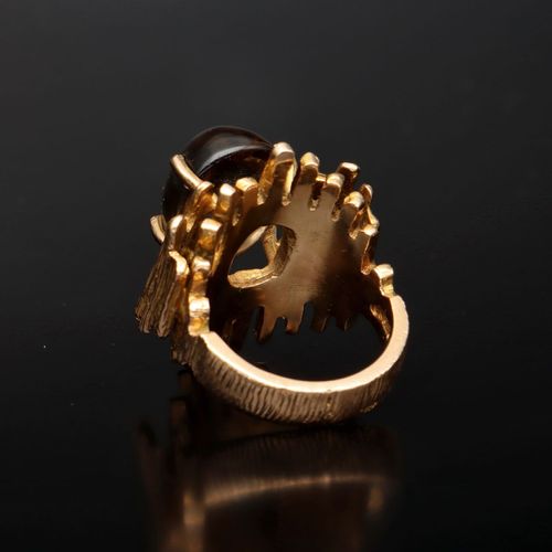 Heavy 9ct Gold Modernist Ring image-4