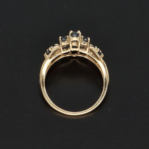 9ct Gold Sapphire Ring image-5
