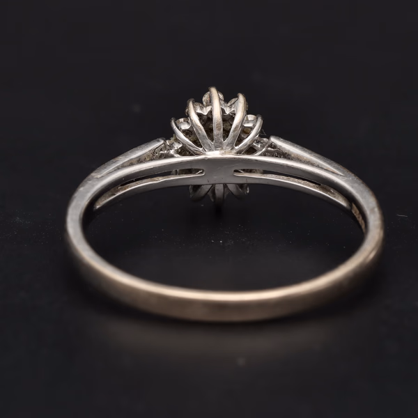 18ct White Gold Emerald & Diamond Ring