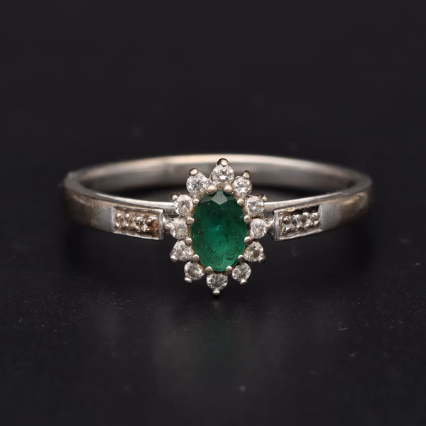18ct White Gold Emerald & Diamond Ring