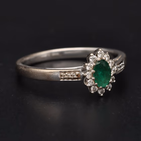 18ct White Gold Emerald & Diamond Ring