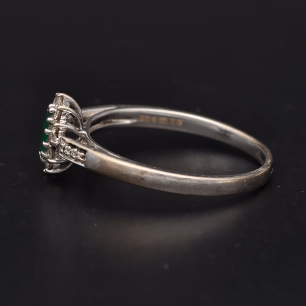 18ct White Gold Emerald & Diamond Ring