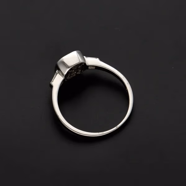 18ct White Gold Diamond Cluster Ring