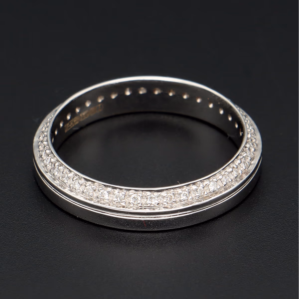 Unusual 18ct Gold Full Eternity Diamond Ring