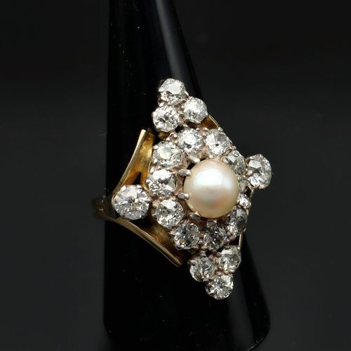 18ct Gold Pearl and Diamond Cocktail Ring image-1