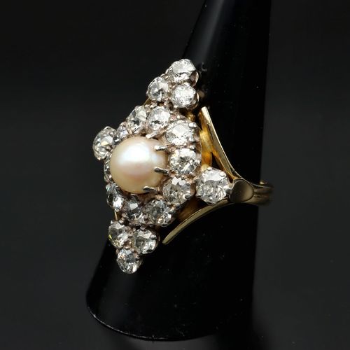 18ct Gold Pearl and Diamond Cocktail Ring image-3
