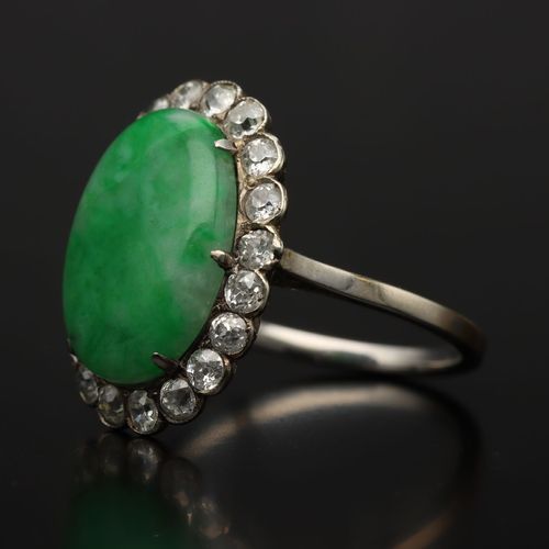 Art Deco 18ct Gold Jade and Diamond Ring image-3