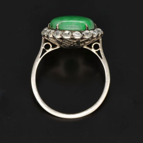 Art Deco 18ct Gold Jade and Diamond Ring image-6
