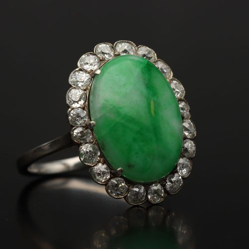 Art Deco 18ct Gold Jade and Diamond Ring image-1