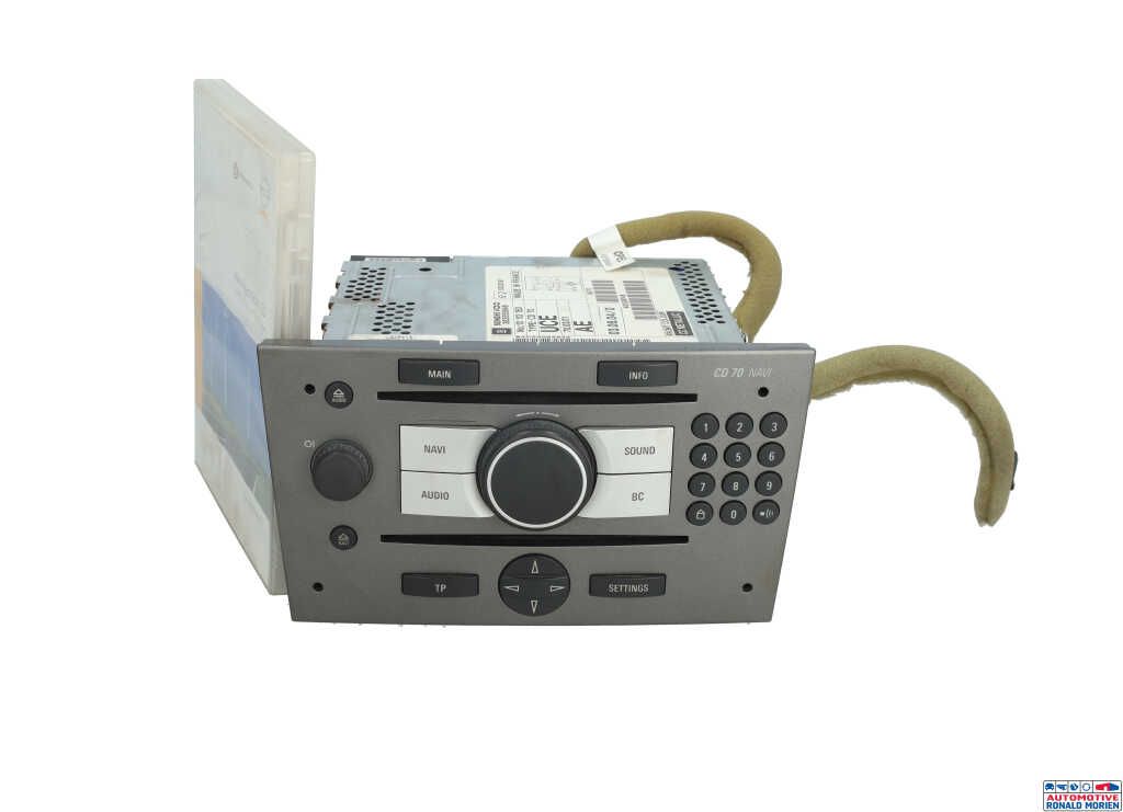 Gebruikte Radio CD Speler Opel Signum (F48) 3.0 CDTI V6 24V Prijs € 40,00 Margeregeling aangeboden door Automaterialen Ronald Morien B.V.