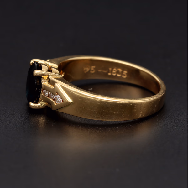 18ct Yellow Gold Sapphire & Diamond Ring