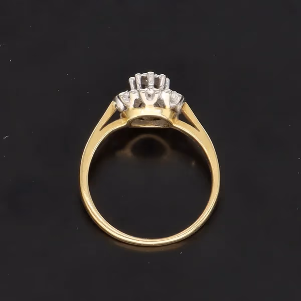 18ct Gold Nine Stone Diamond Cluster Ring