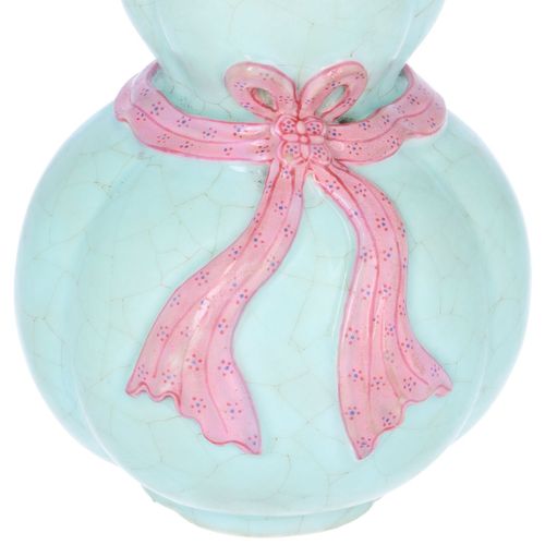 Qing Dynasty Celadon Gourd Vase image-3