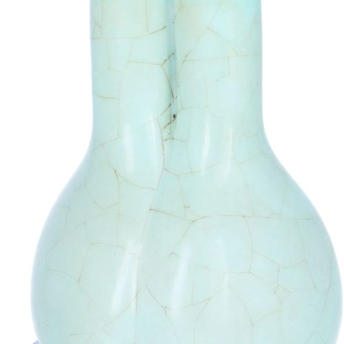 Qing Dynasty Celadon Gourd Vase image-6