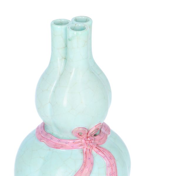 Qing Dynasty Celadon Gourd Vase