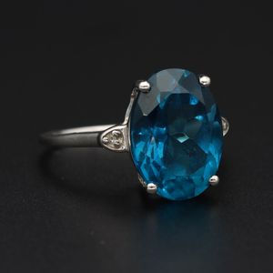 Gold 7.6ct Blue Topaz Diamond Ring