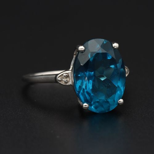 Gold 7.6ct Blue Topaz Diamond Ring image-1