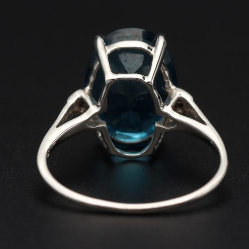 Gold 7.6ct Blue Topaz Diamond Ring image-5