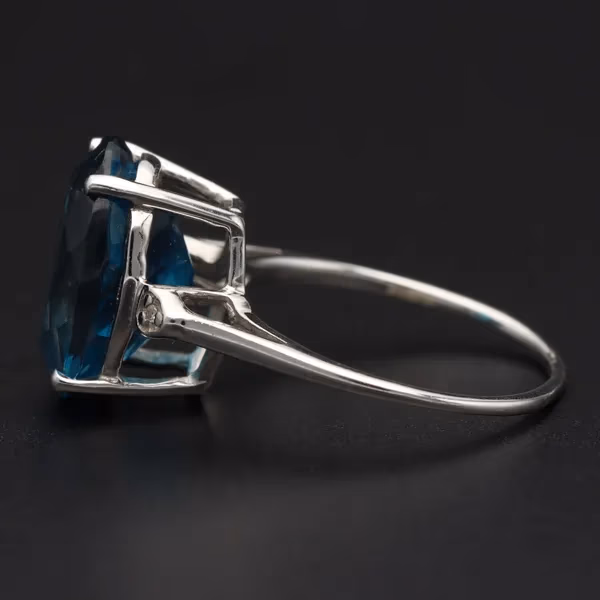 Gold 7.6ct Blue Topaz Diamond Ring
