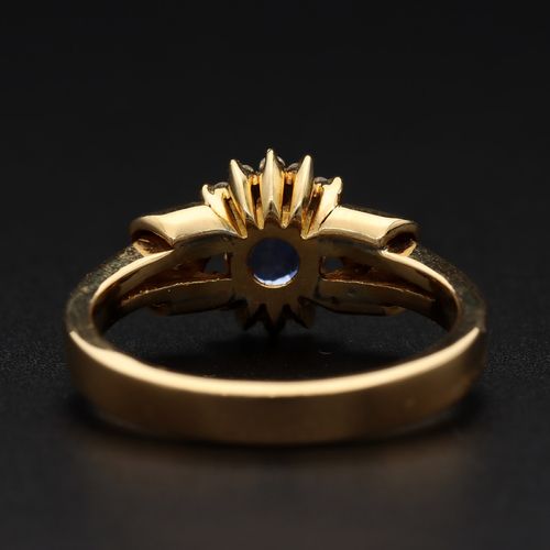 18ct Gold Sapphire & Diamond Ring image-5