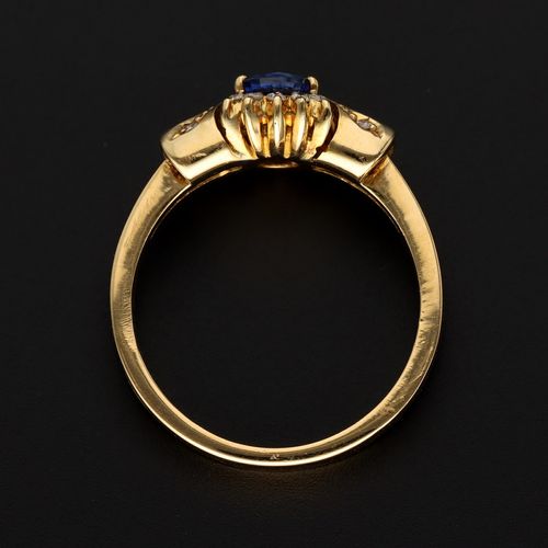 18ct Gold Sapphire & Diamond Ring image-6