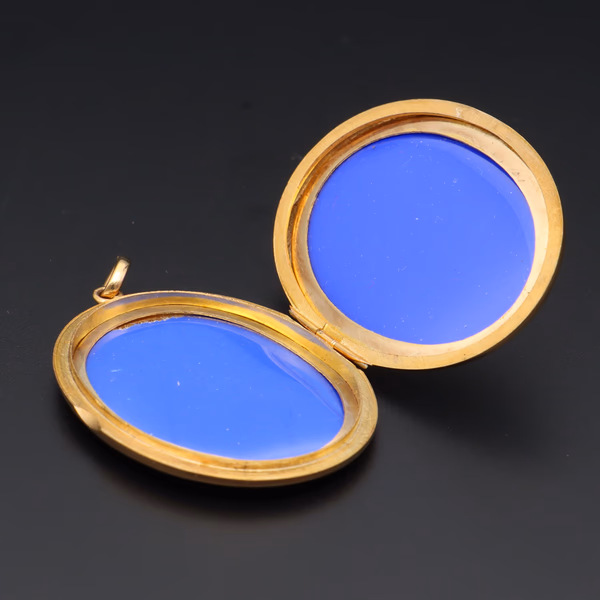 9ct Yellow Gold Large Oval Floral Etched Locket
