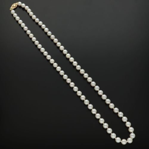 9ct Gold Clasped Cultured Pearl Necklace image-2