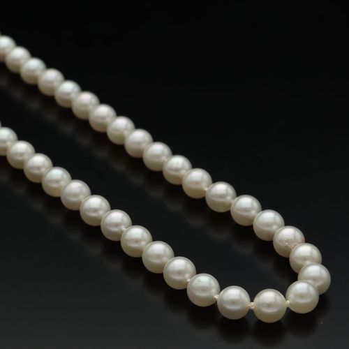 9ct Gold Clasped Cultured Pearl Necklace image-1