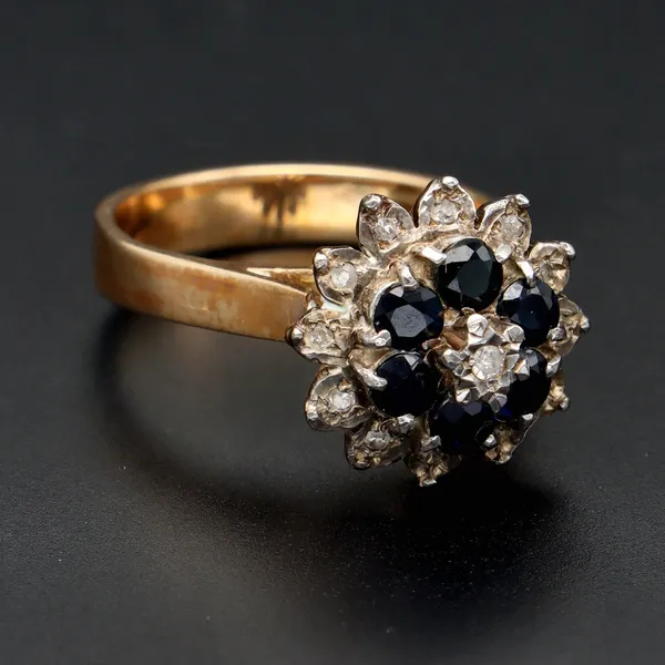 9ct Gold Sapphire and Diamond Ring