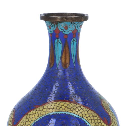 Small Chinese Qing Dynasty Cloisonné Vase image-4