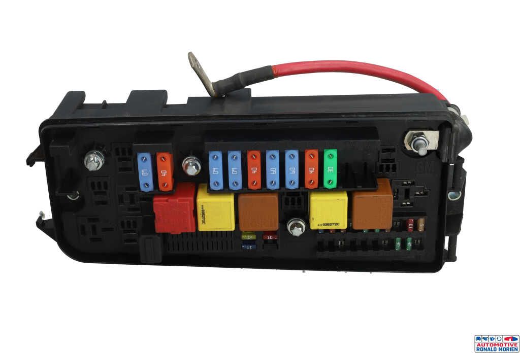 Used Fuse box Opel Vectra C 1.8 16V Price € 49,00 Margin scheme offered by Automaterialen Ronald Morien B.V.