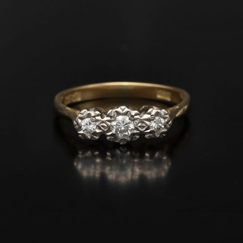 18ct Yellow Gold and Diamond Trilogy Ring image-2