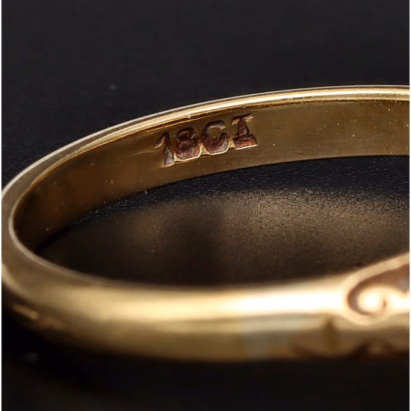 Large 18ct Gold Diamond Ring