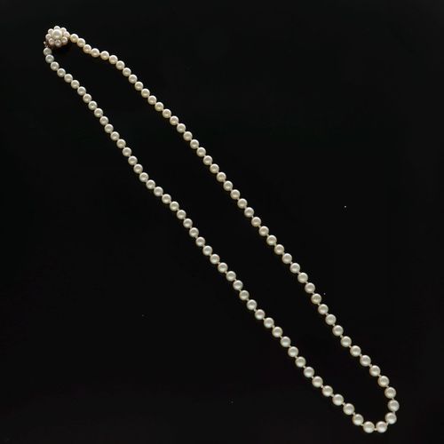 9ct Gold Clasp Re-Strung Cultured Pearls image-3