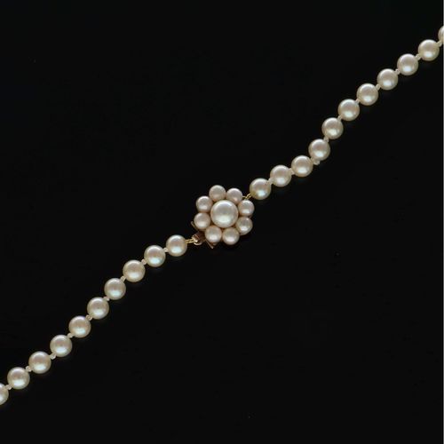 9ct Gold Clasp Re-Strung Cultured Pearls image-4