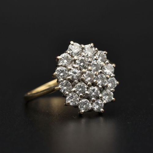 18ct Gold Diamond Cluster Ring image-1