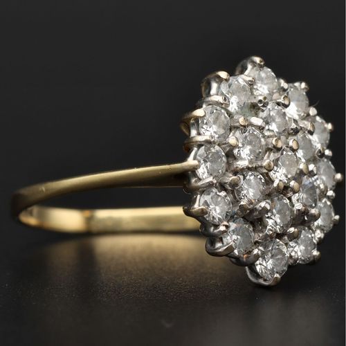 18ct Gold Diamond Cluster Ring image-4