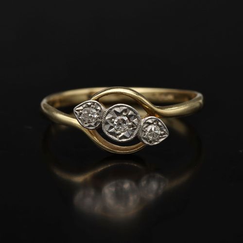 18ct Gold and Platinum Diamond Ring image-2