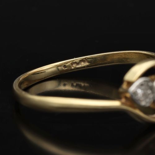 18ct Gold and Platinum Diamond Ring image-4