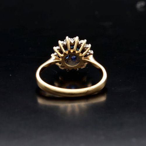 Vintage 18ct Gold Sapphire and Diamond Ring image-4
