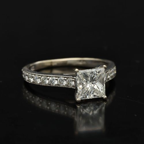 14ct Gold Diamond Ring image-1