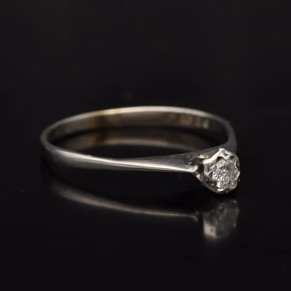 Retro White Gold 0.15ct Diamond Ring. London 1981