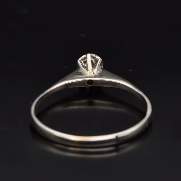 Retro White Gold 0.15ct Diamond Ring. London 1981
